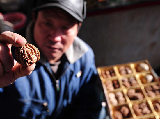 程师傅在卖文玩核桃